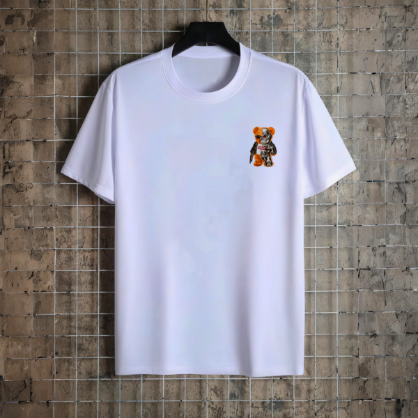 Camiseta con estampado de oso "Bear One (Oso cyborg)" en blanco - Moda urbana masculina