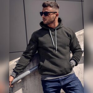 Buzo Hoodie Gris Oscuro Perchado - Frente con Modelo